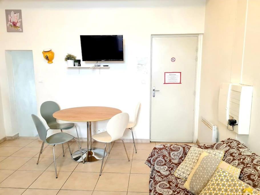 Appartement 4 Voyageurs Avec Terrasse - Wifi Carcassone Exterior photo